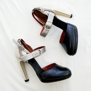 Round toe pumps by Dries van Noten 6.5 leather